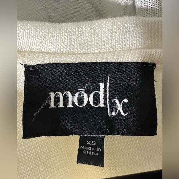 Mod|x Knit Long Sleeve Scoop Neck NWOT
Faux Fur, Trimmed Sweater Size  XS - Picture 7 of 7